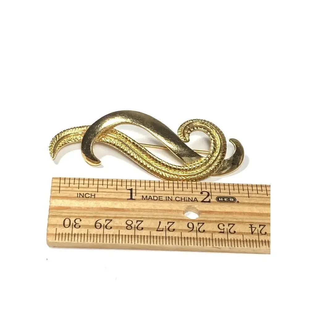 MONET Brooch Swirls Abstract Gold Tone Pin Vintage Signed